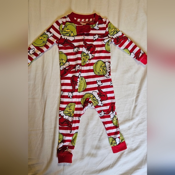 Dr. Seuss Grinch Family Holiday PJ Set - Picture 6 of 9